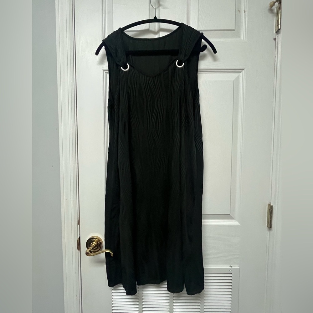 Chic Black Sleeveless Midi Dress